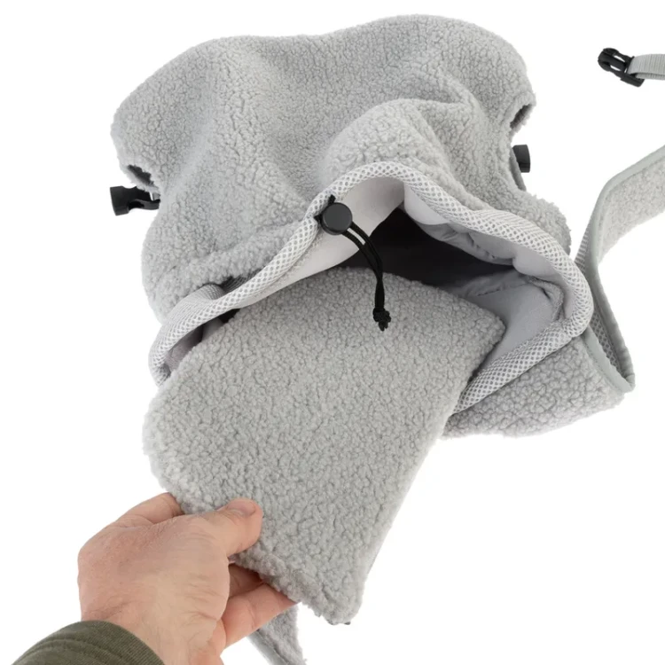 472196_tiaki_front_pouch_fg_5813_2.webp